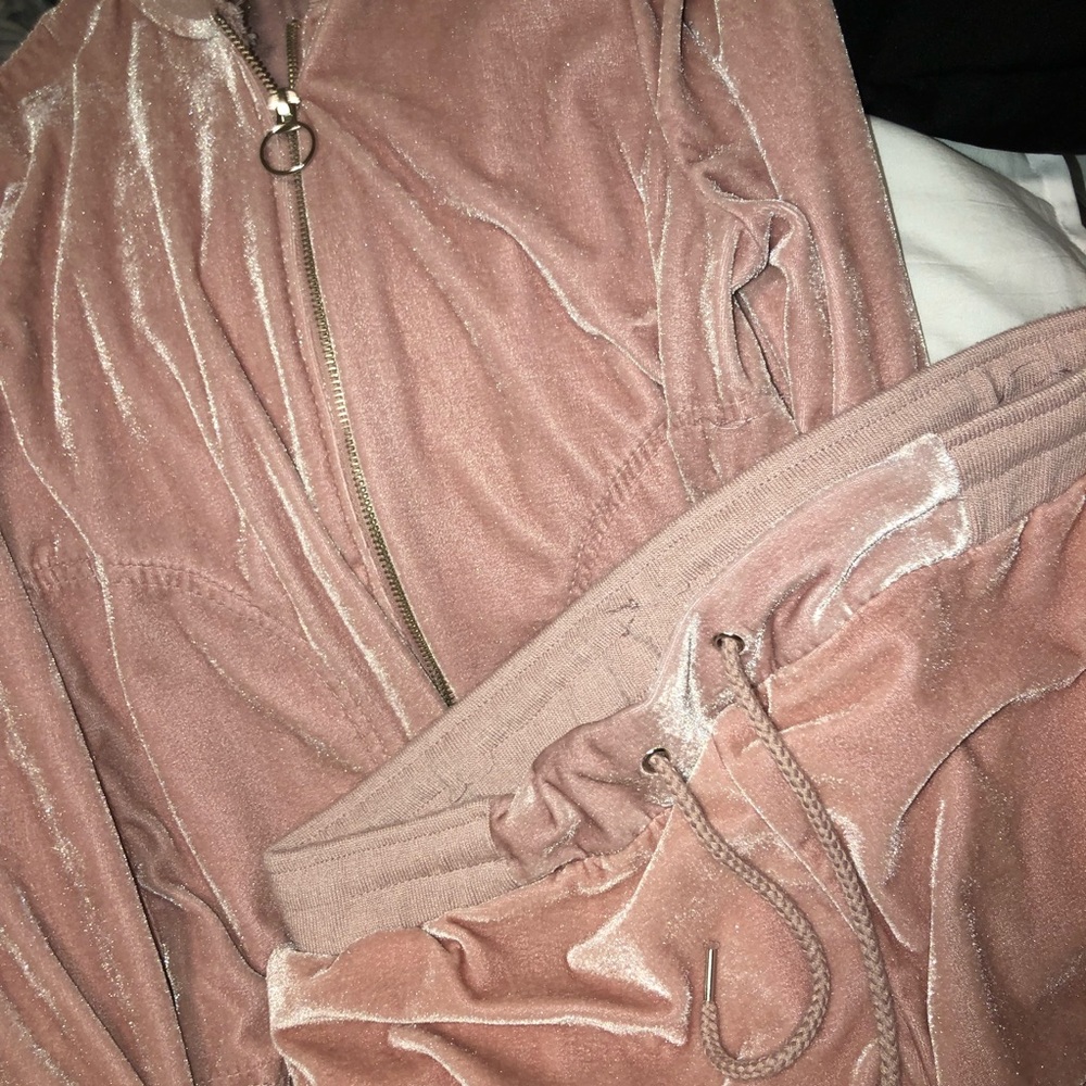 Fashion nova velvet lounge set 💕